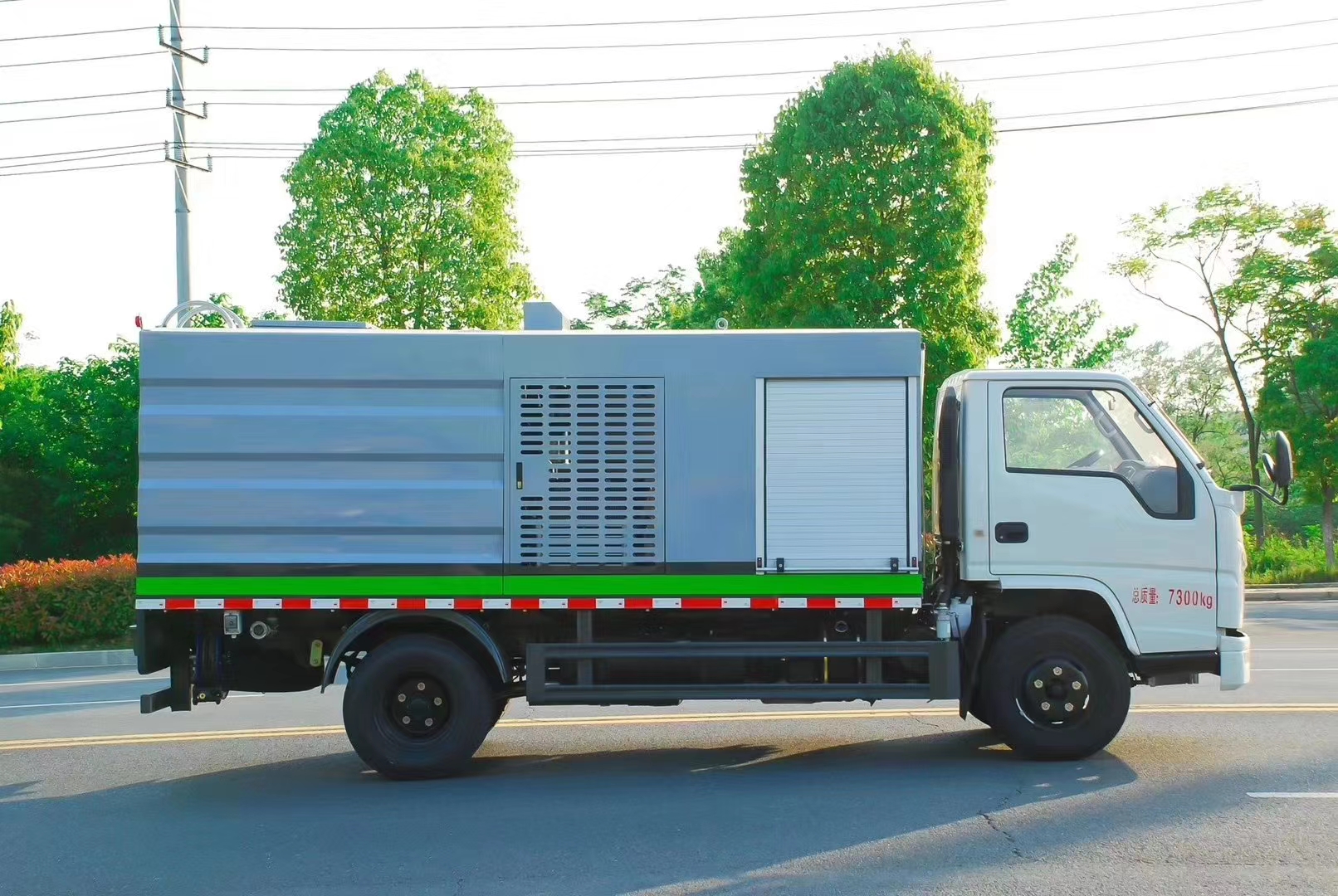 江鈴順達(dá)護(hù)欄清洗車(chē)