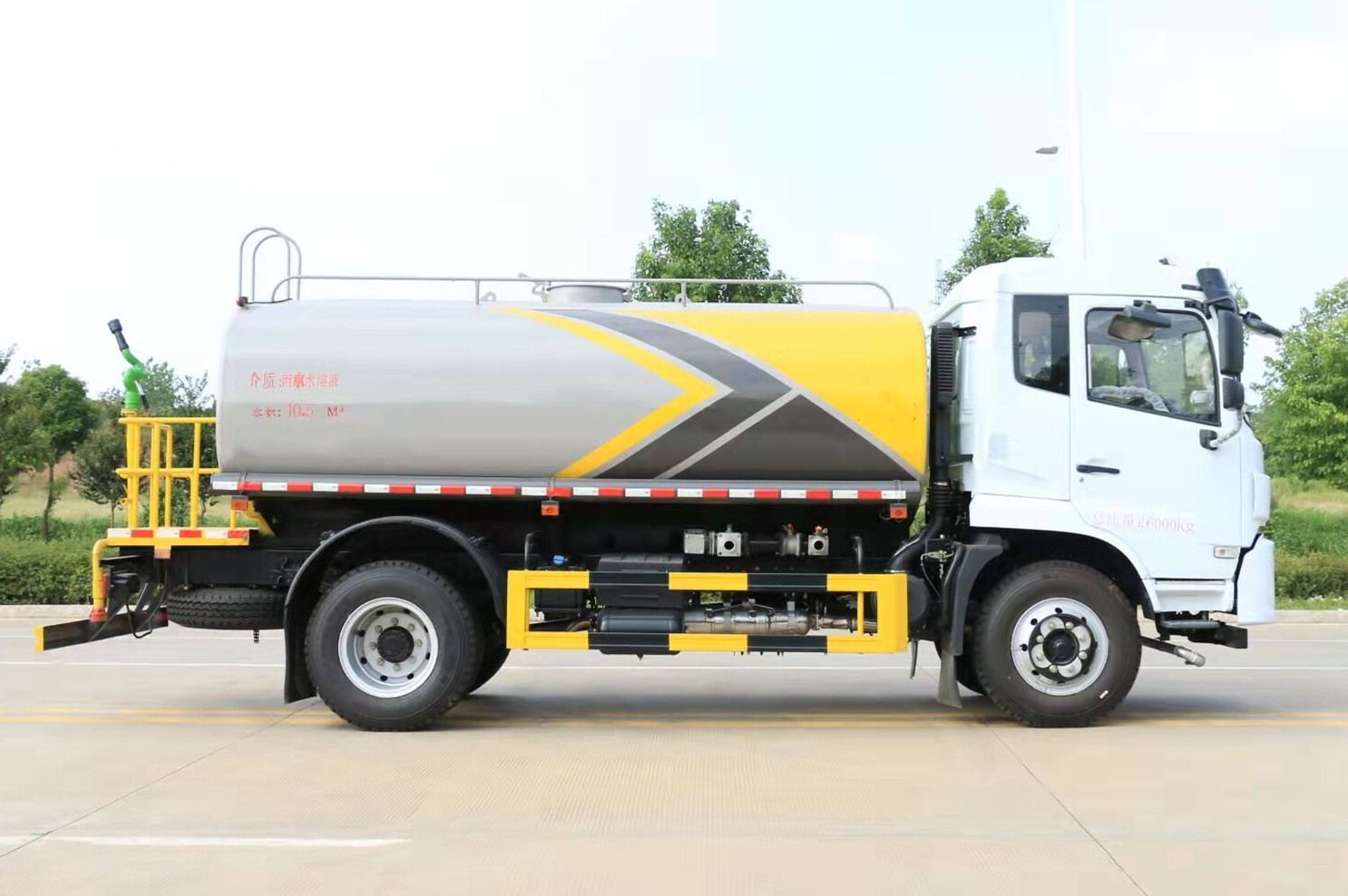 東風(fēng)福瑞卡F9灑水車12立方