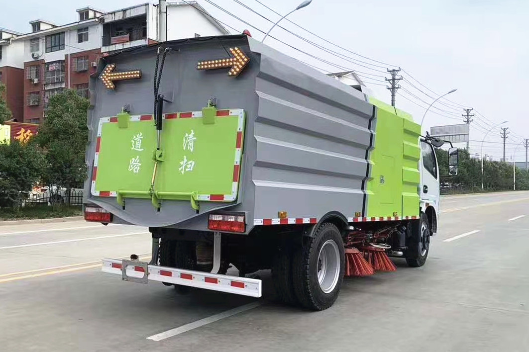 東風(fēng)多利卡掃路車3+5方