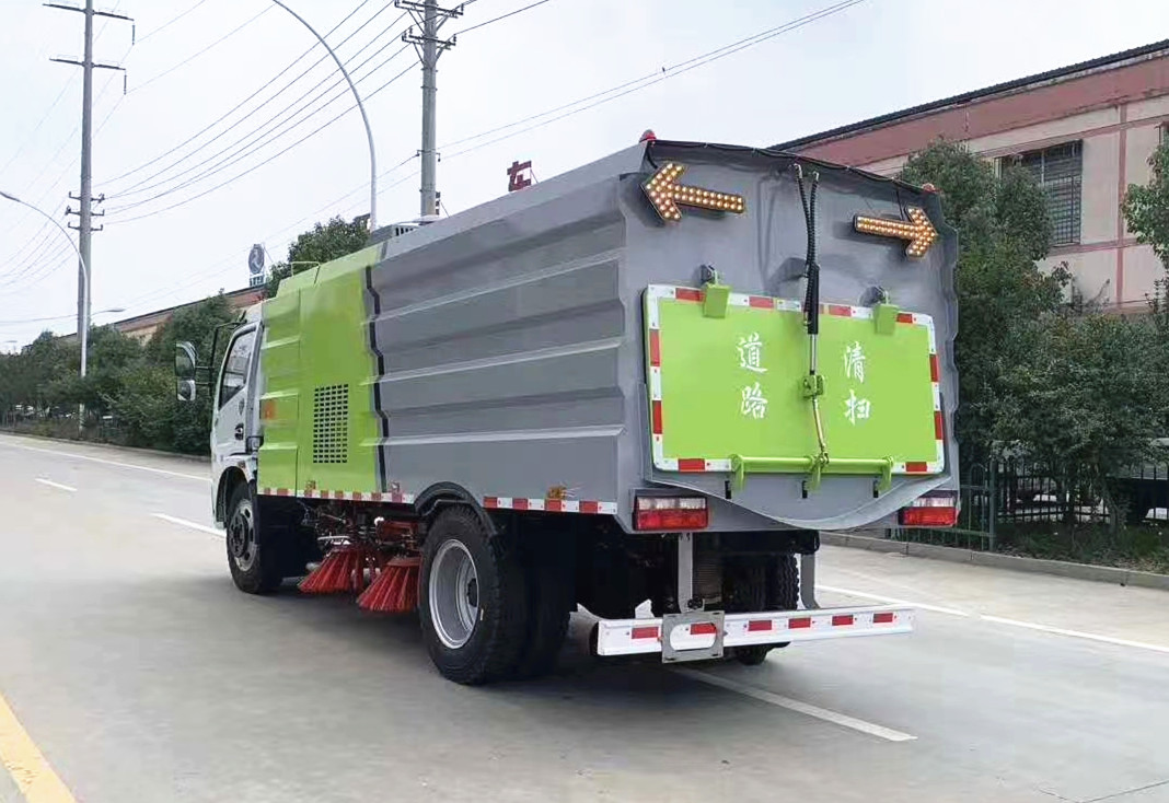 東風(fēng)多利卡掃路車3+5方