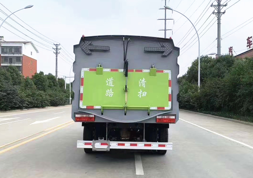 東風(fēng)多利卡掃路車3+5方