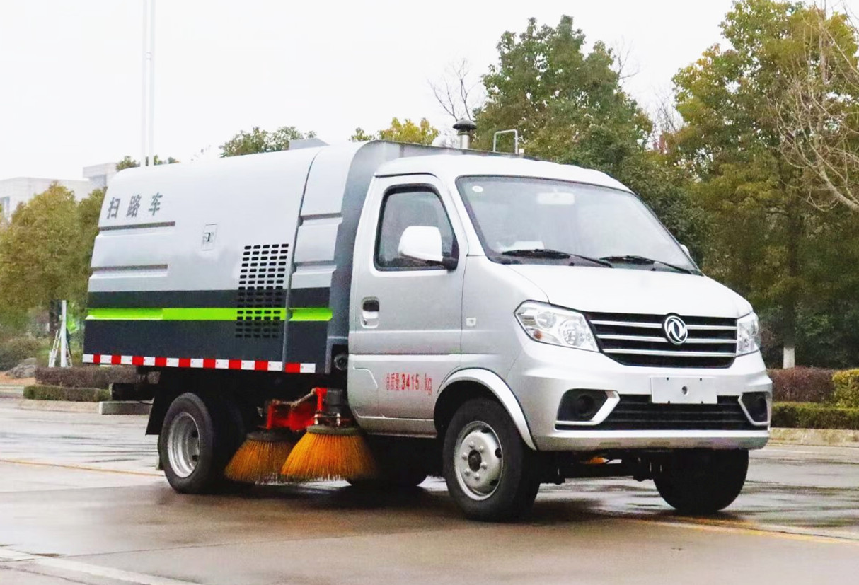 東風(fēng)小康掃路車0.5+1.5方