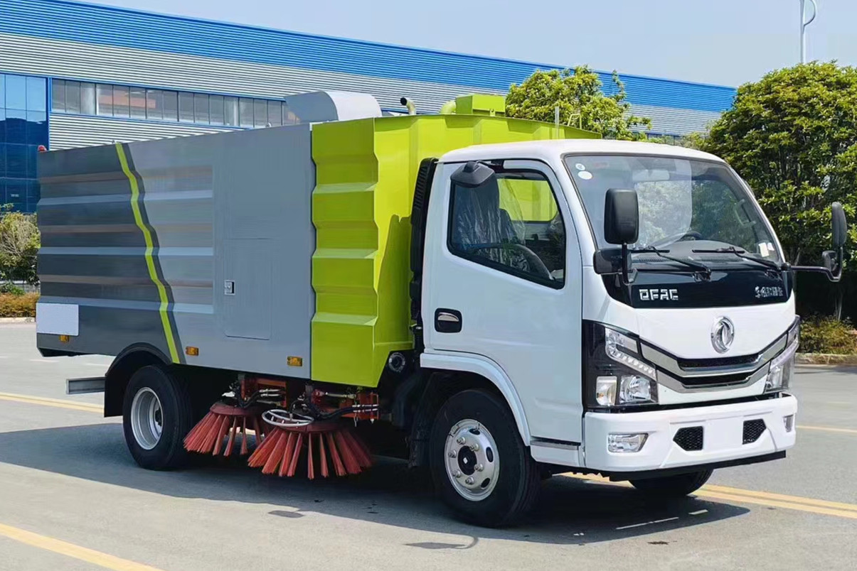 東風(fēng)多利卡掃路車1.5+4方