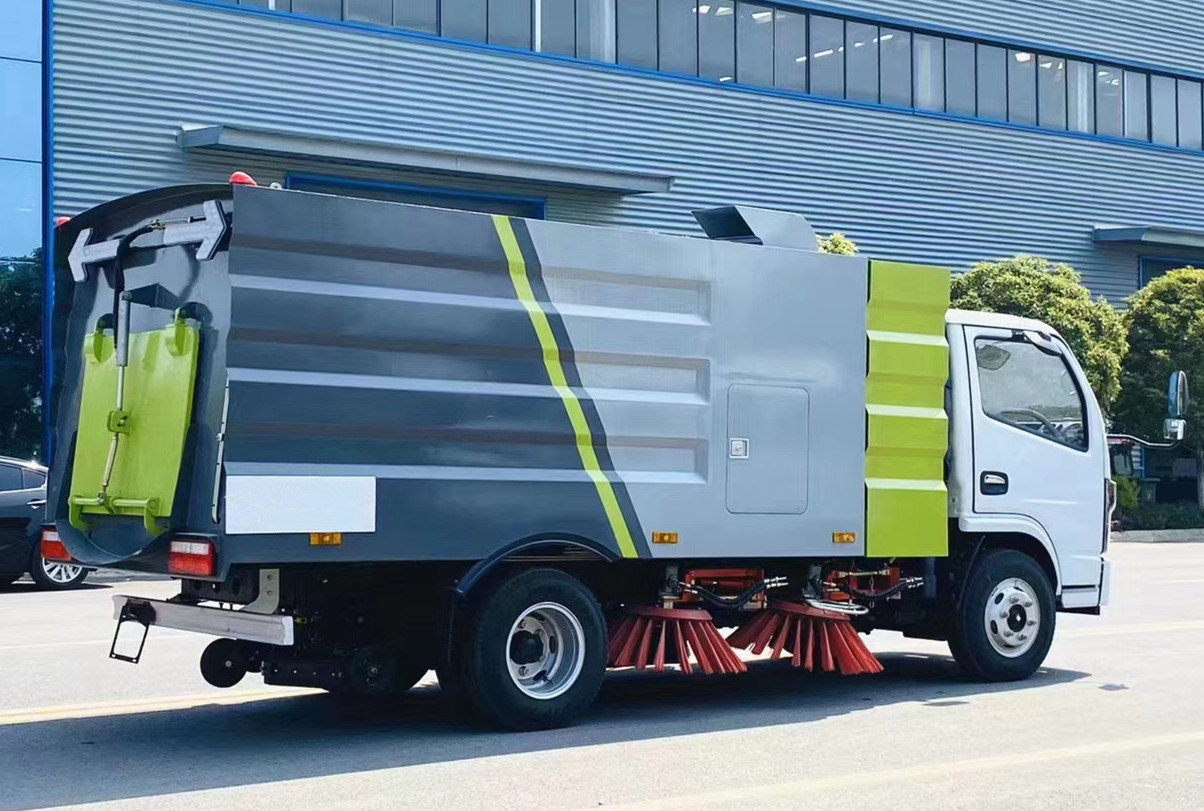 東風(fēng)多利卡掃路車1.5+4方
