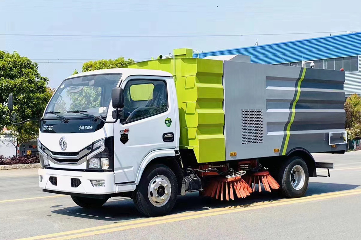 東風(fēng)多利卡掃路車1.5+4方