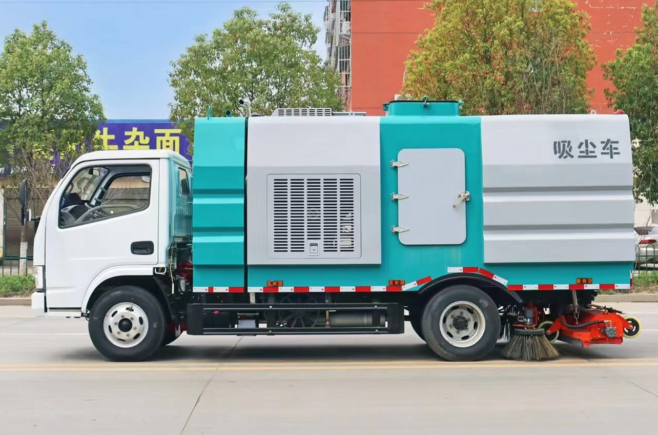 東風(fēng)多利卡吸塵車1+4方（國(guó)三款）