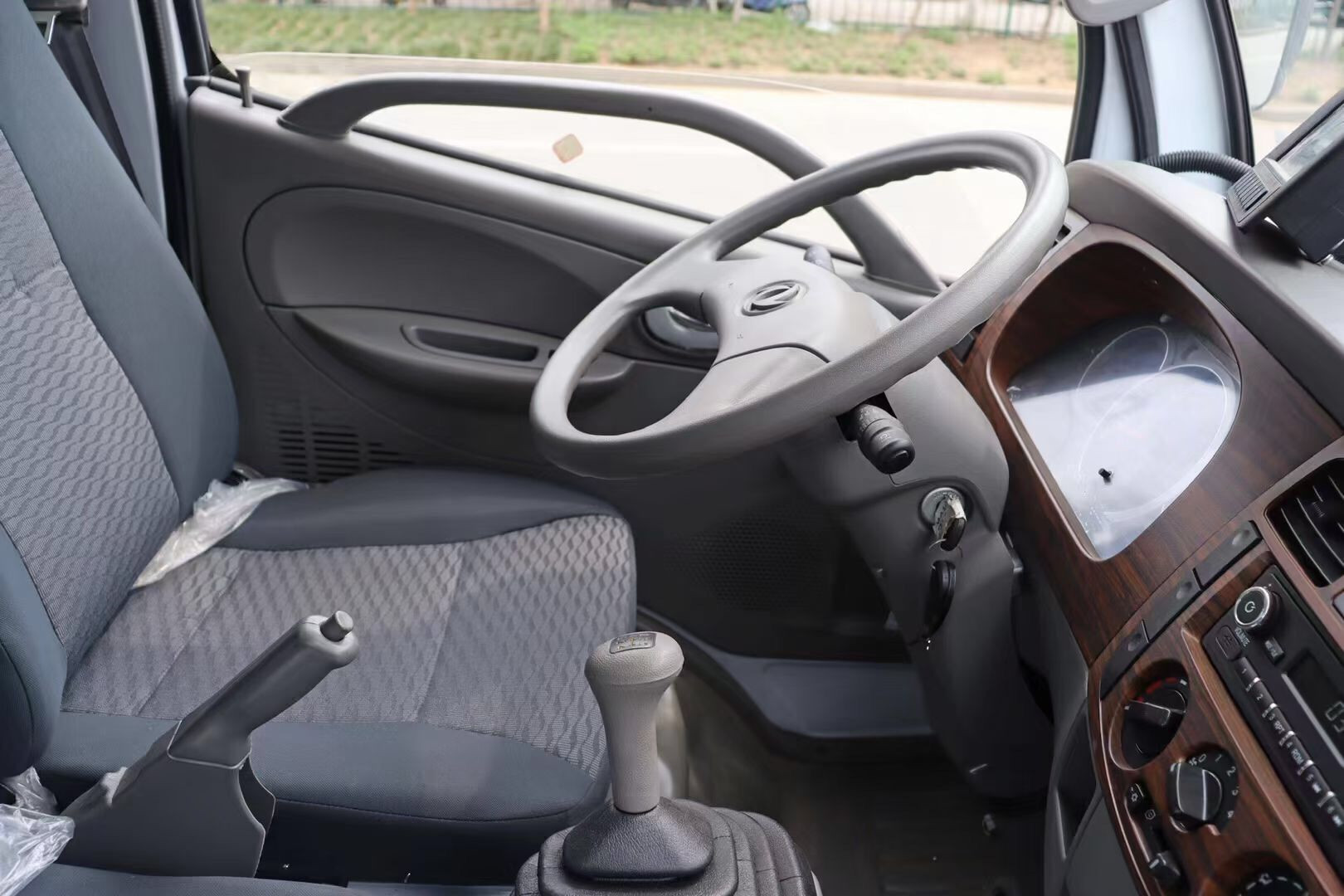 東風(fēng)多利卡吸塵車1+4方（國(guó)三款）