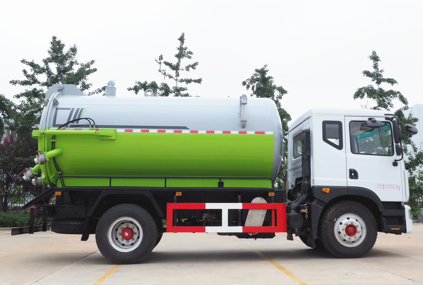 東風多利卡D9吸污車11.5方