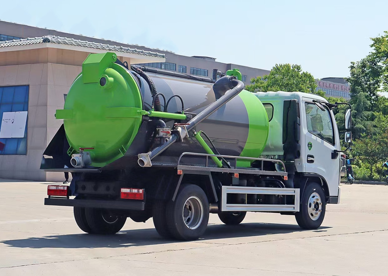 東風(fēng)多利卡D6吸污車4.5方