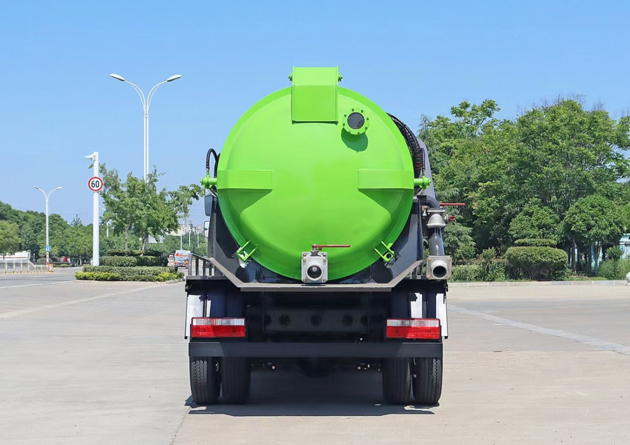 東風(fēng)多利卡D6吸污車4.5方