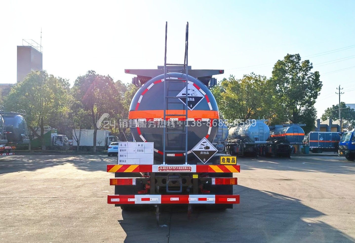 東風天龍腐蝕性物品罐式運輸車18.5方