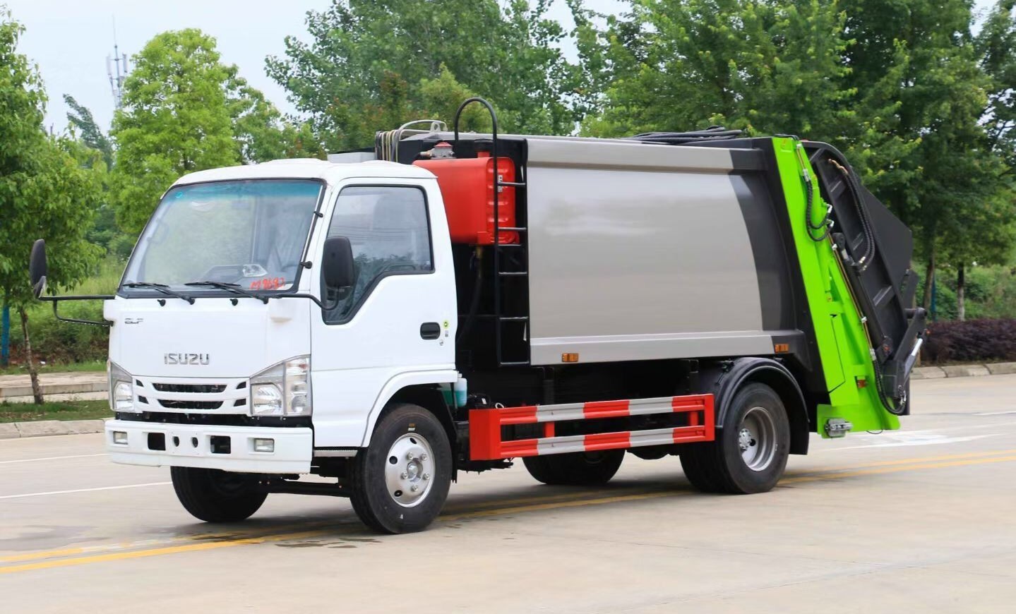 慶鈴五十鈴壓縮式垃圾車6方