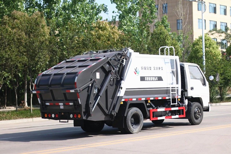 江鈴順達壓縮式垃圾車6方