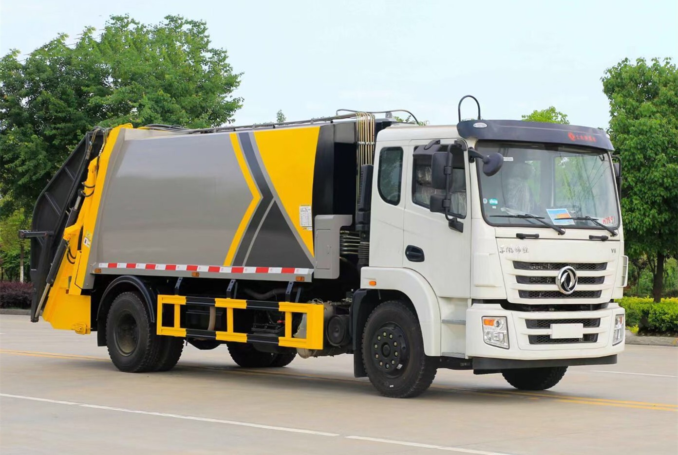 東風(fēng)錦程V6壓縮式垃圾車14方