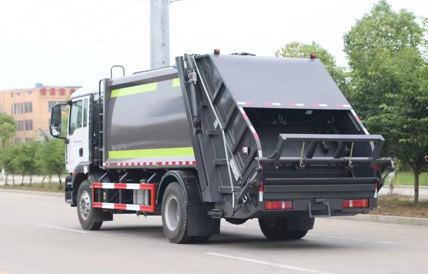 重汽汕德卡14方壓縮式垃圾車