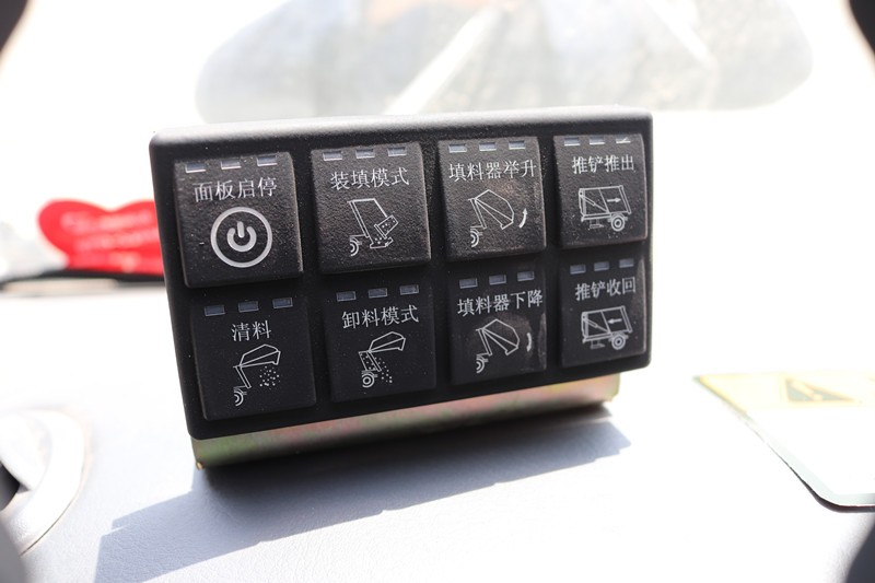 東風(fēng)多利卡D6壓縮式垃圾車6方