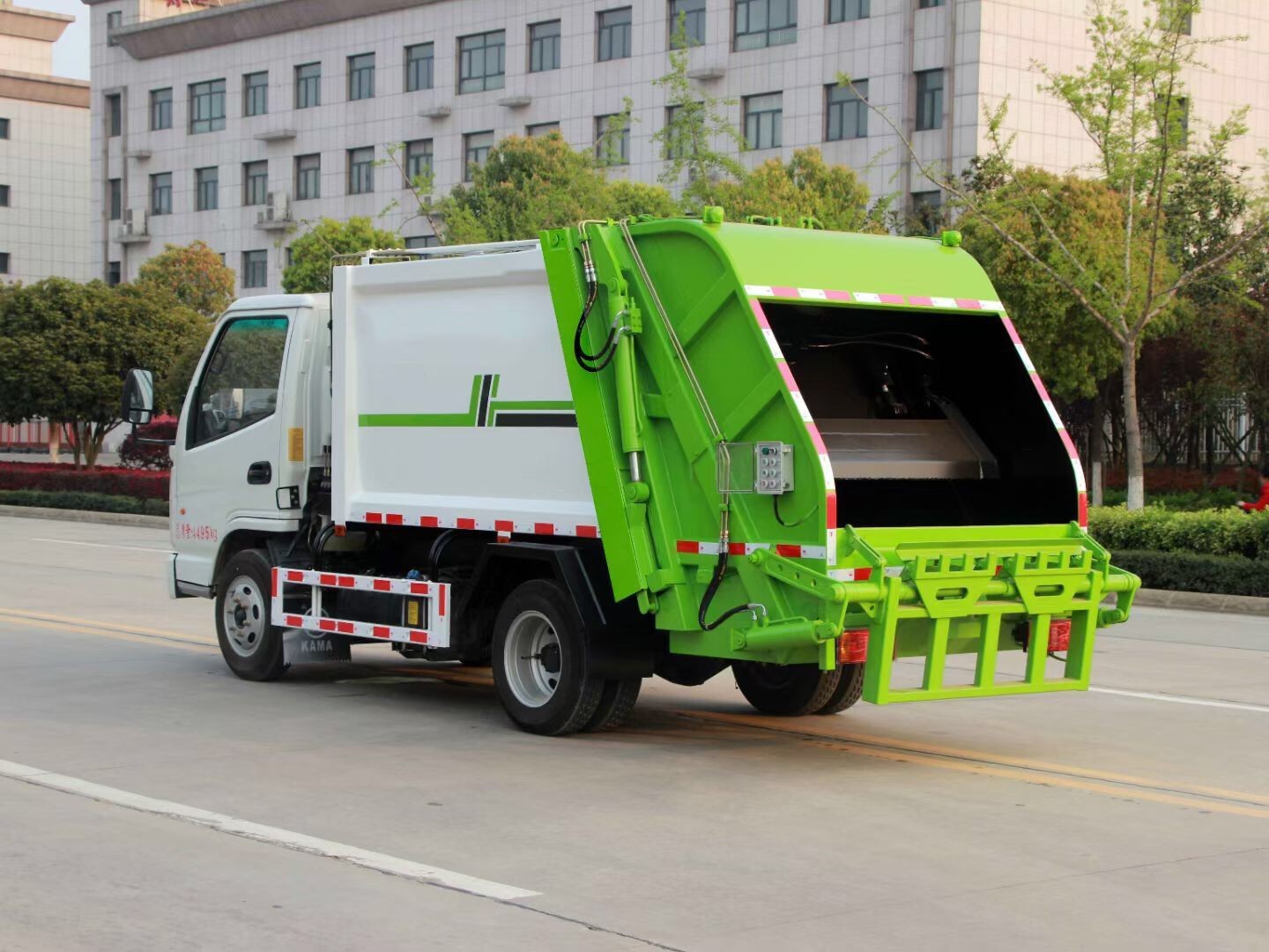 地下室專用凱馬藍牌4方壓縮垃圾車