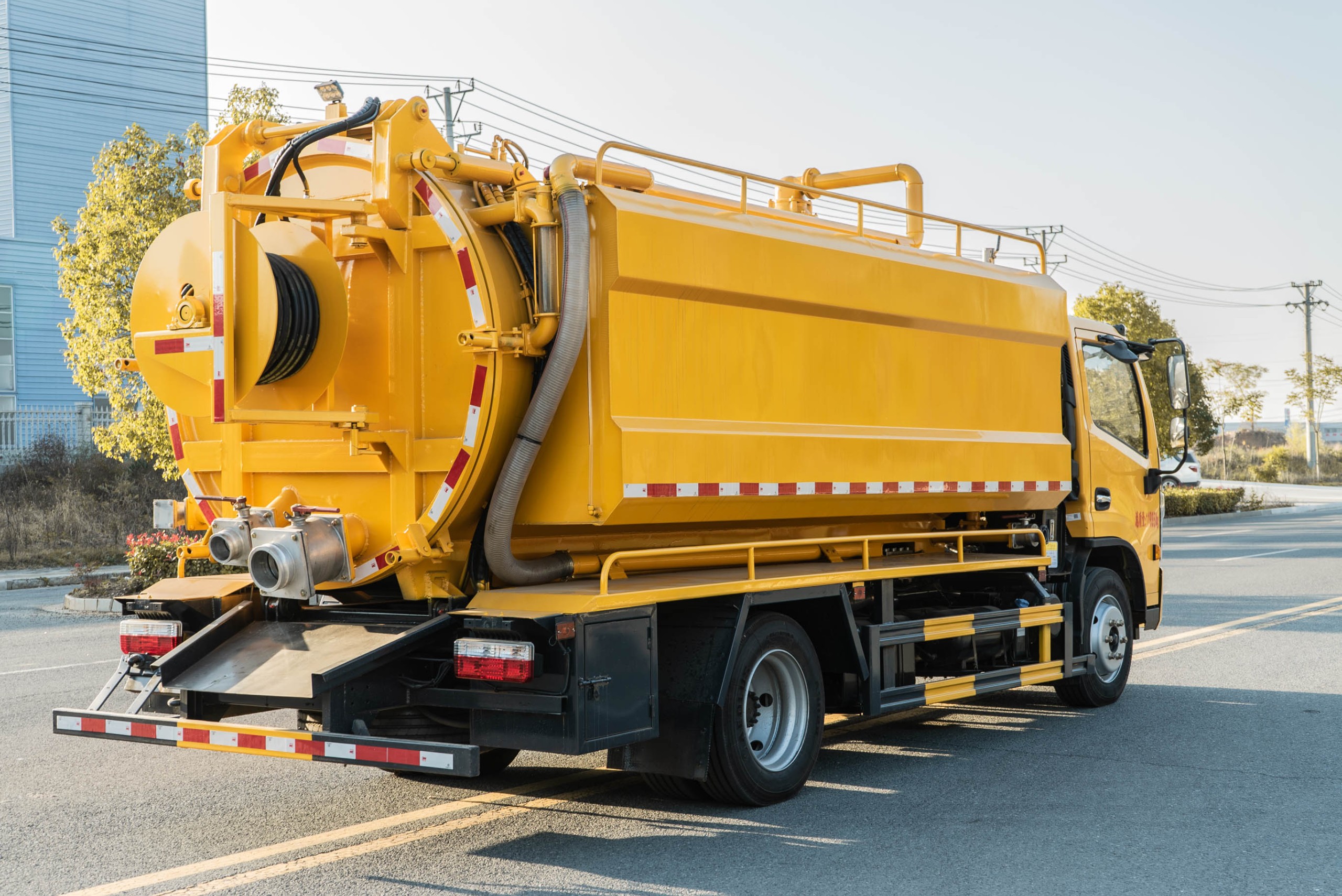 國六-東風多利卡D7清洗吸污車9方