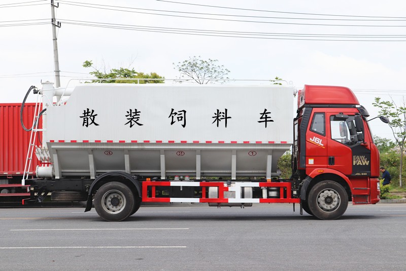 解放J6散裝飼料車22方