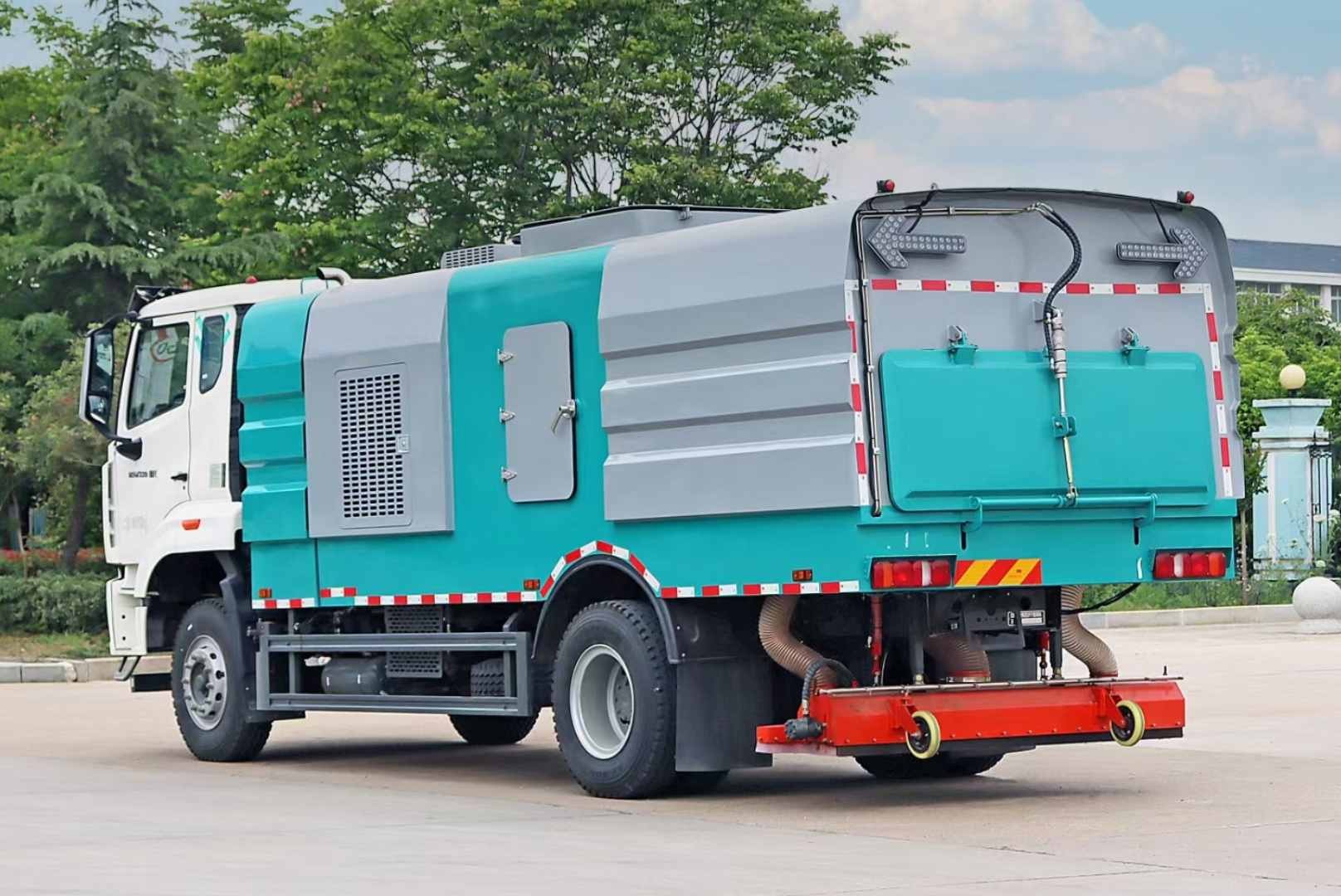 中國重汽豪沃吸塵車