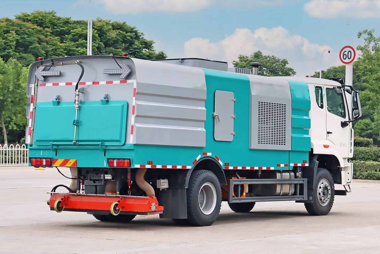 中國重汽豪沃吸塵車