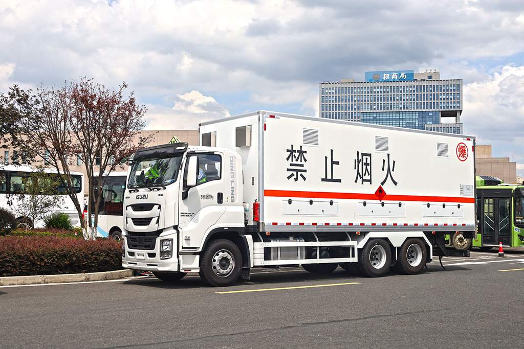 液晶儀表空氣懸掛都配齊了 慶鈴五十鈴巨咖5X?；愤\(yùn)輸車搶先看