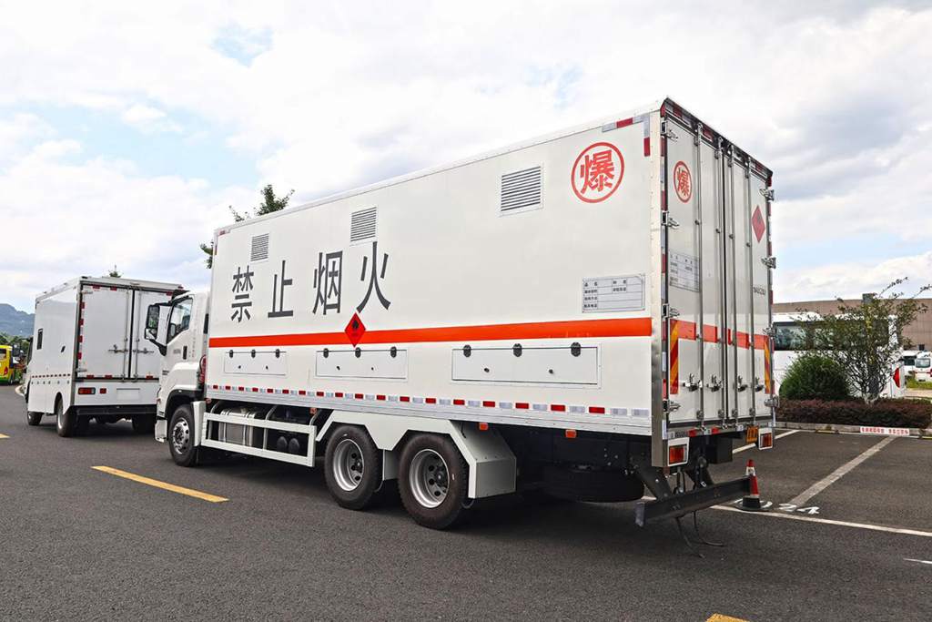 液晶儀表空氣懸掛都配齊了 慶鈴五十鈴巨咖5X?；愤\(yùn)輸車搶先看