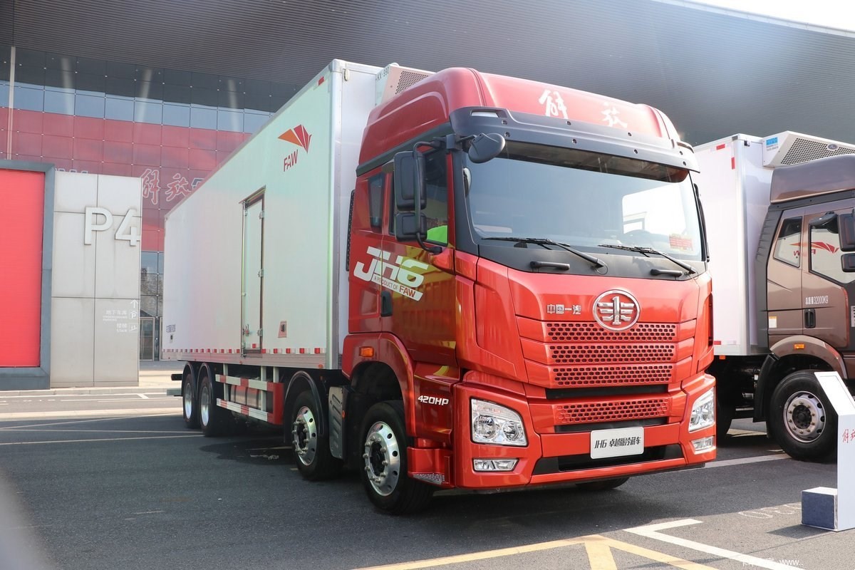 解放JH6冷藏車9.6米