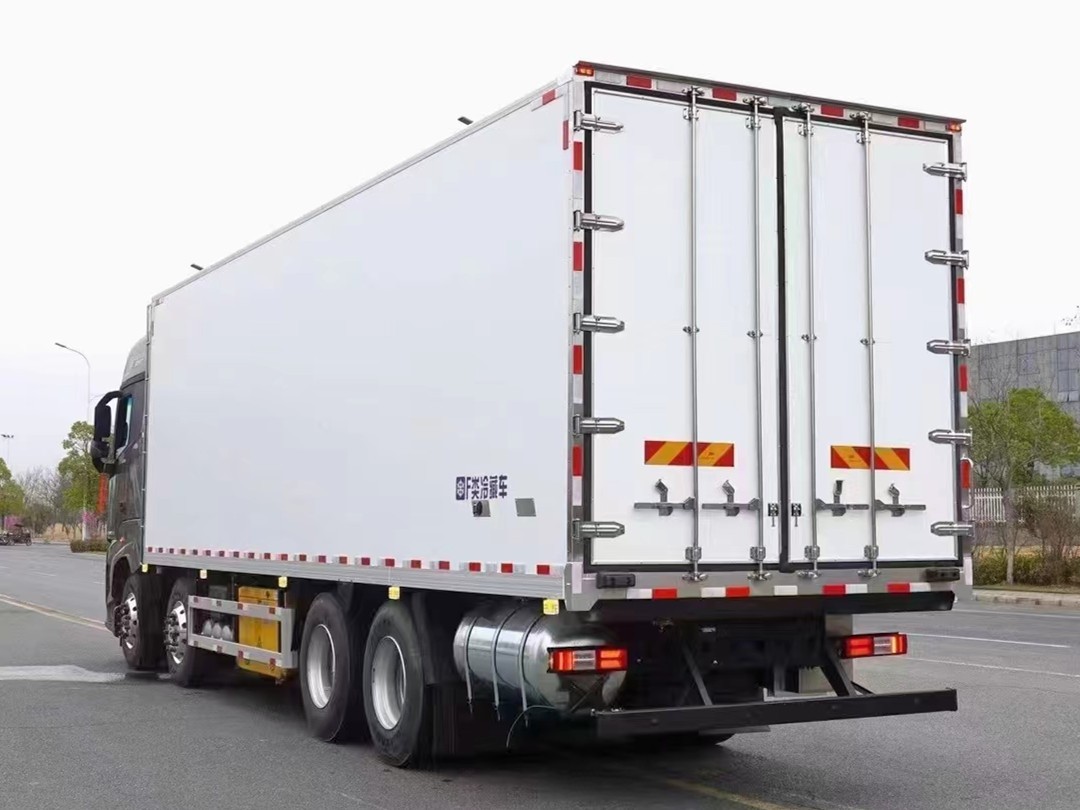 福田歐曼銀河9米6冷藏車