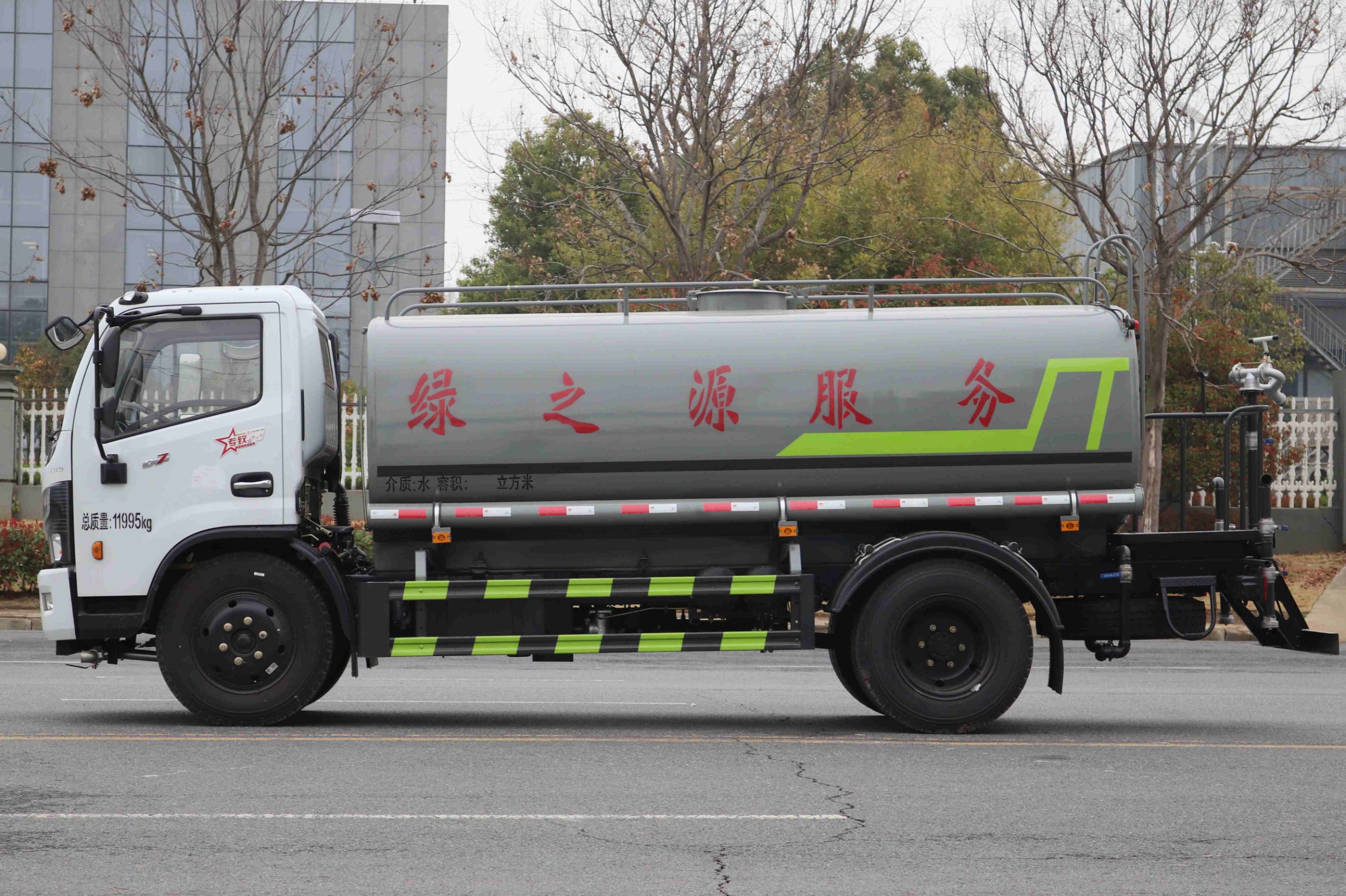 東風(fēng)多利卡D7灑水車9.2方