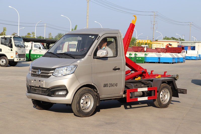 國(guó)六-長(zhǎng)安鉤臂垃圾車(chē)(3m3)