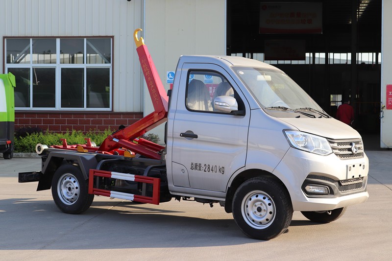 國(guó)六-長(zhǎng)安鉤臂垃圾車(3m3)