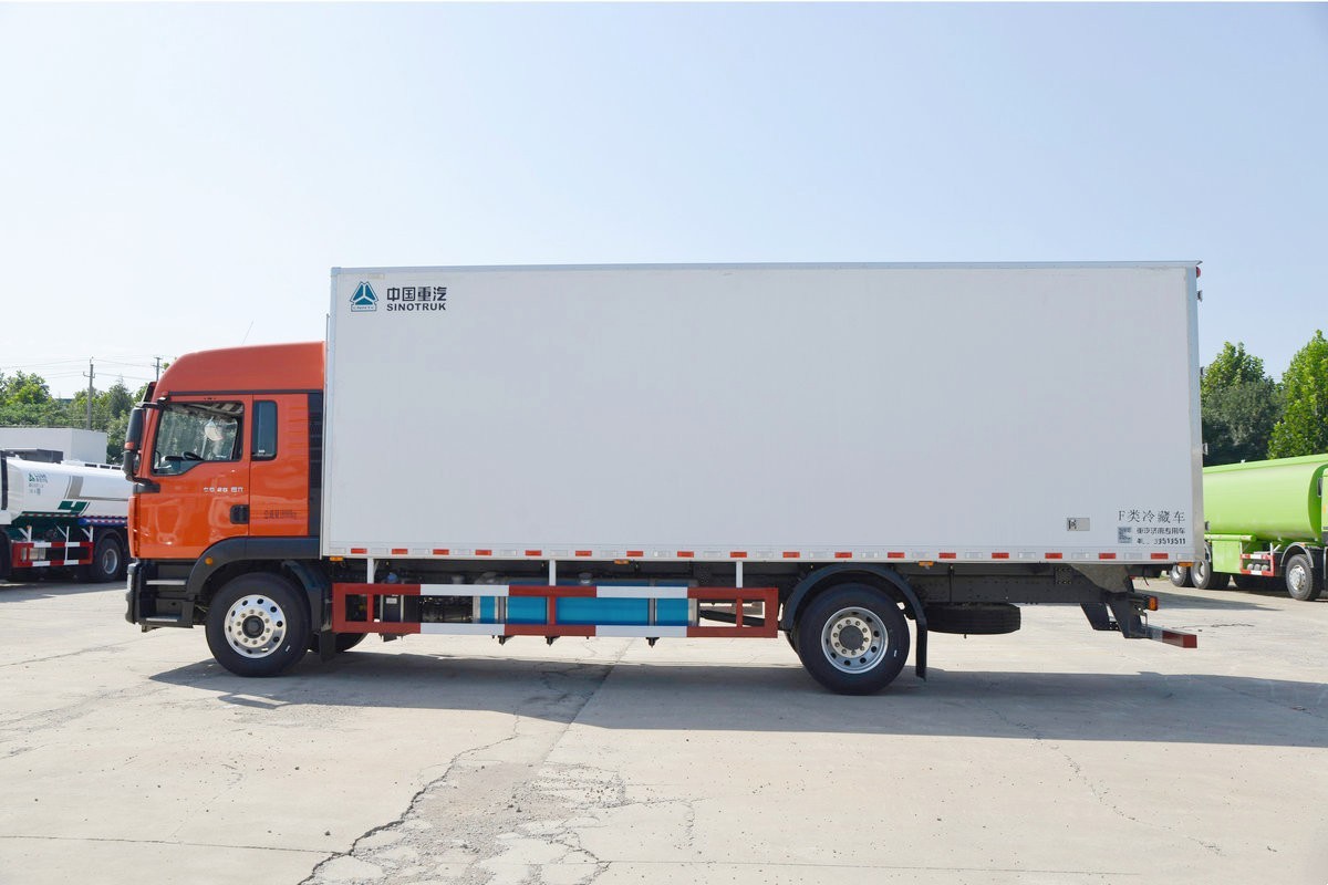 重汽汕德卡G5冷藏車6.8米