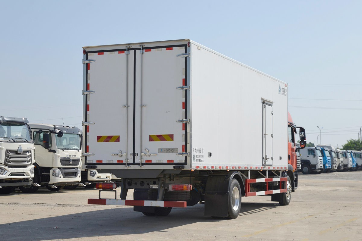 重汽汕德卡G5冷藏車6.8米
