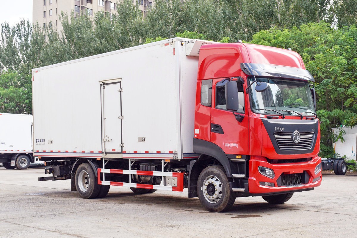 東風(fēng)天錦plus冷藏車6.8米