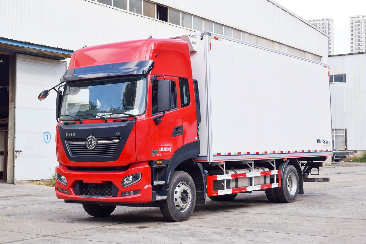 東風(fēng)天錦plus冷藏車6.8米