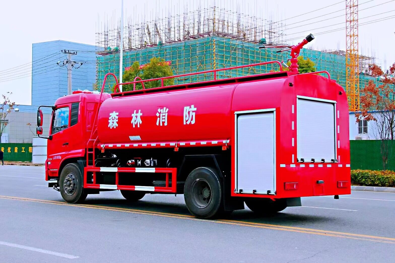 東風(fēng)天錦消防灑水車