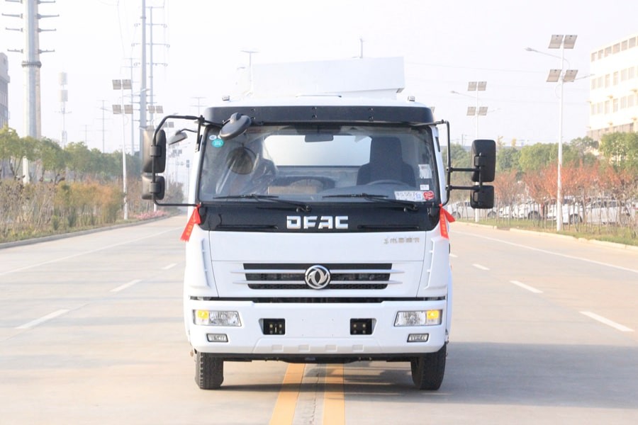 東風(fēng)大多利卡D7罐式6方餐廚垃圾車