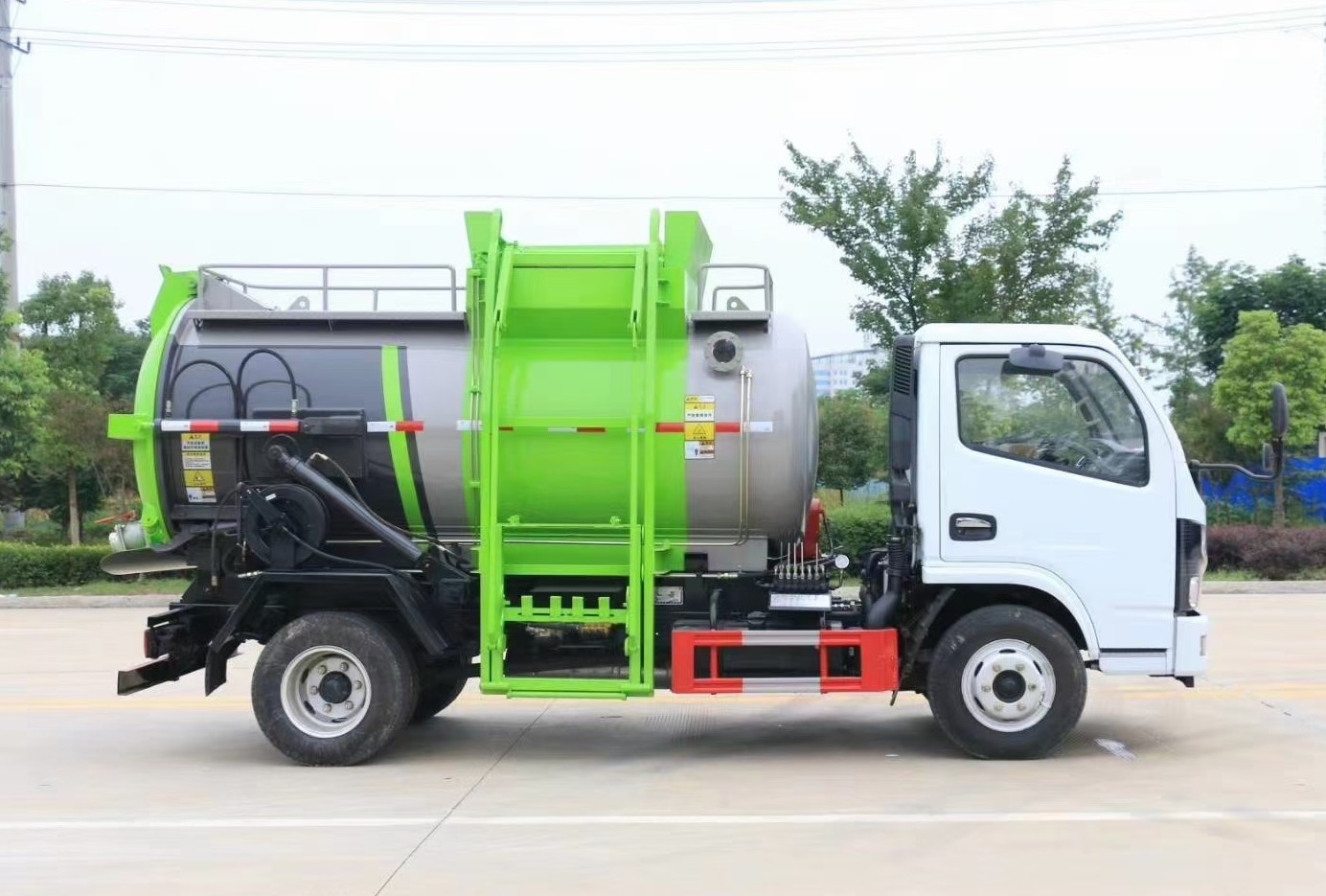 東風(fēng)多利卡4方餐廚垃圾車