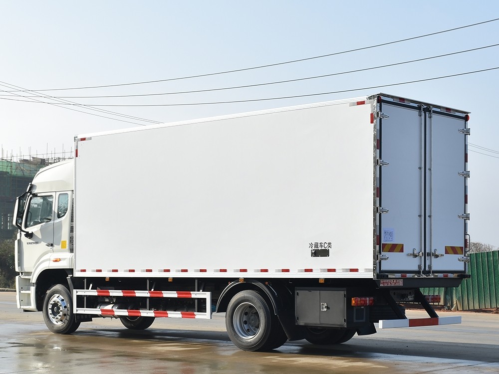 重汽豪沃HOWO冷藏車6.8米