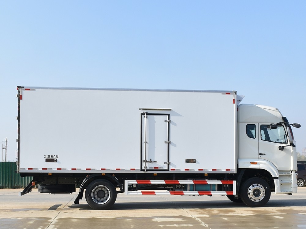 重汽豪沃HOWO冷藏車6.8米