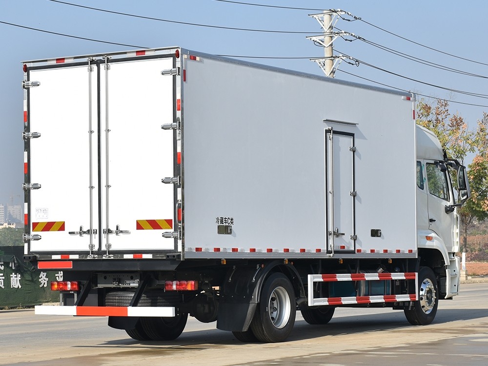 重汽豪沃HOWO冷藏車6.8米