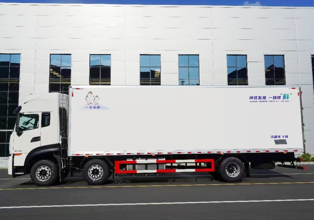 東風天龍KL前四后四冷藏車9.6米
