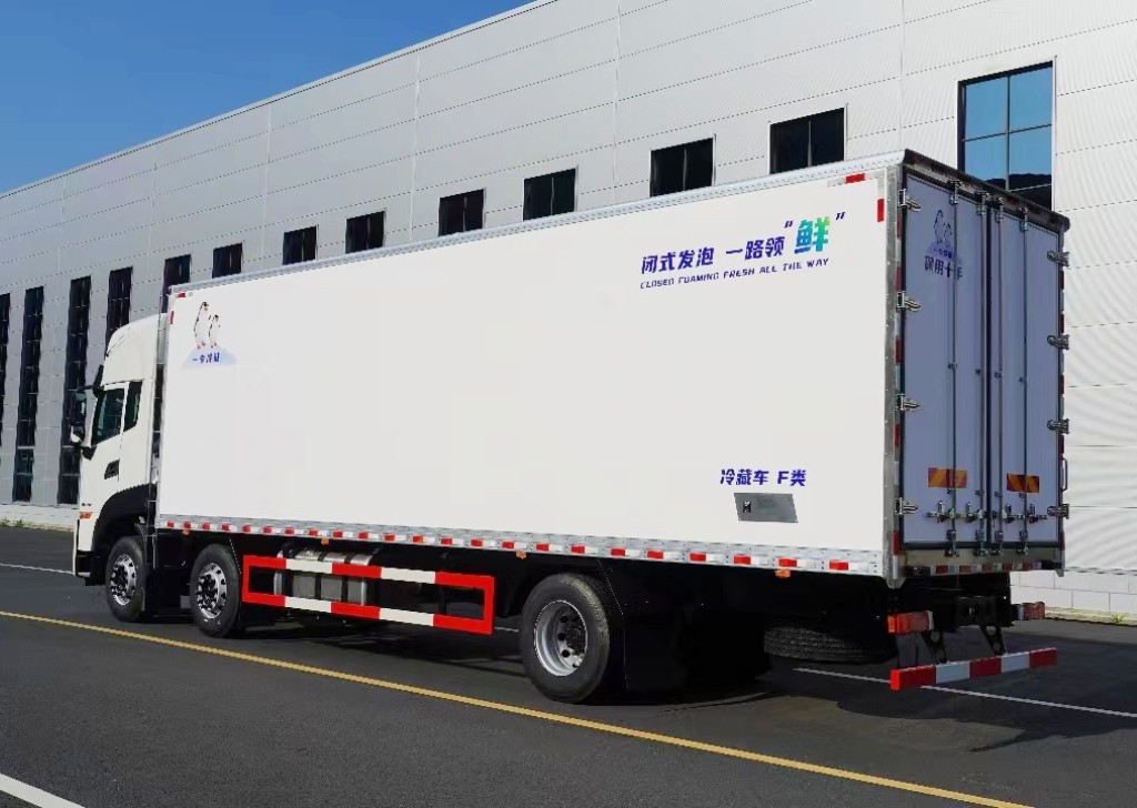 東風天龍KL前四后四冷藏車9.6米