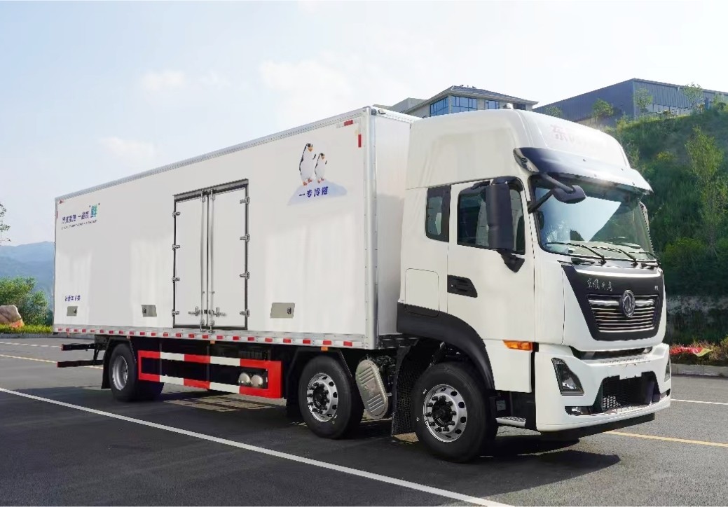 東風天龍KL前四后四冷藏車9.6米