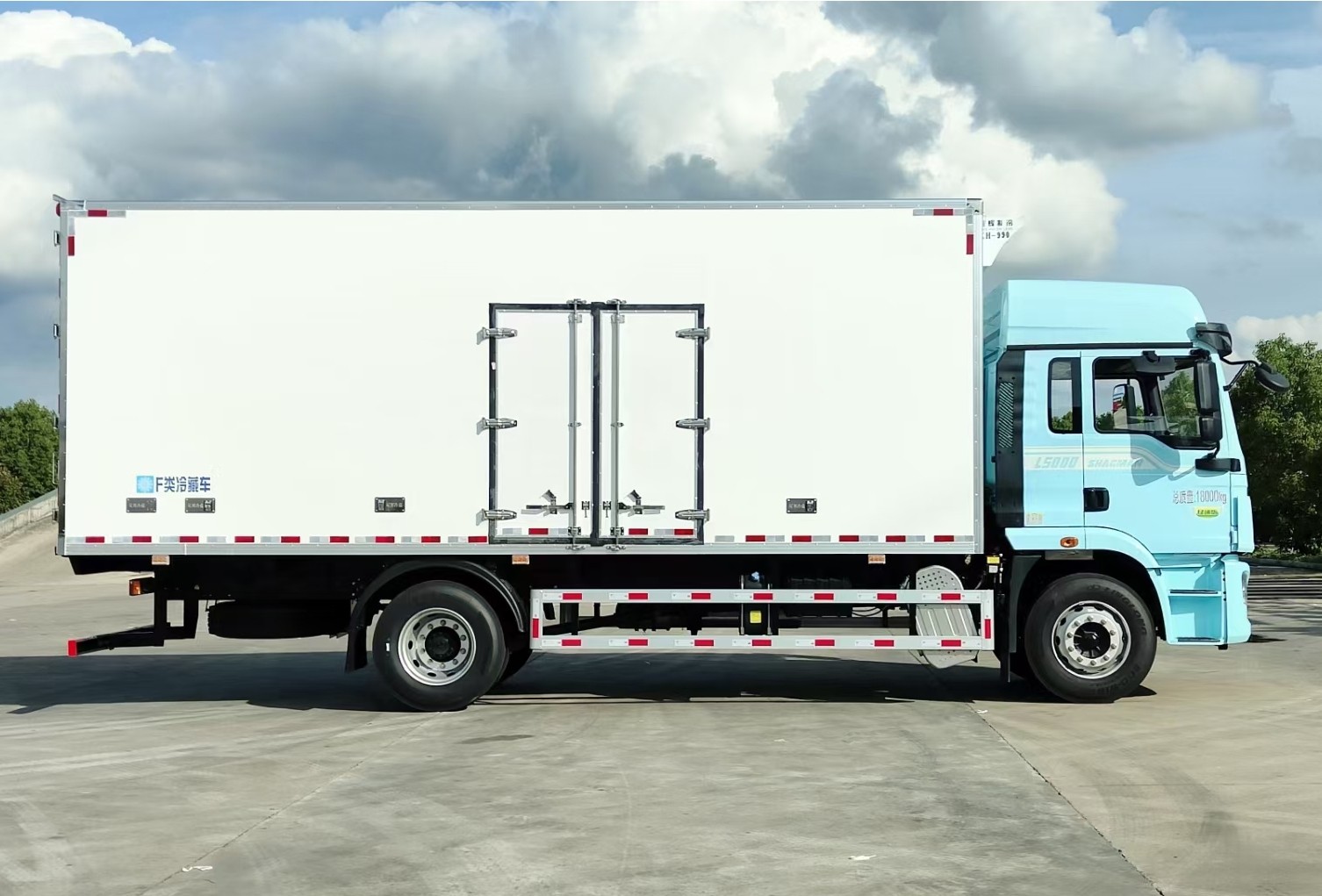 陜汽德龍L5000自動(dòng)檔6.8米冷藏車