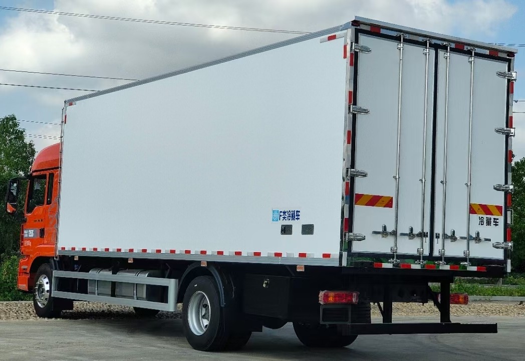 重汽汕德卡G5S冷藏車7.8米