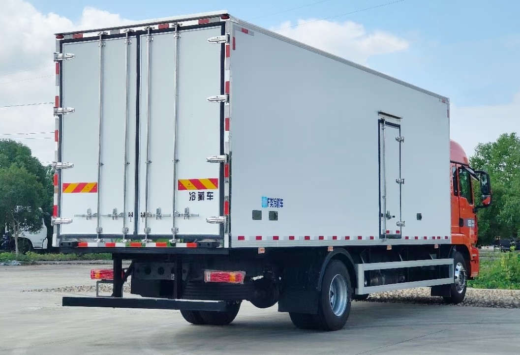 重汽汕德卡G5S冷藏車7.8米