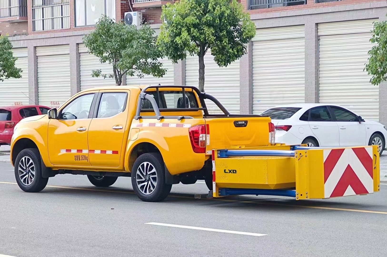 日產(chǎn)皮卡四驅(qū)防撞緩沖車70K