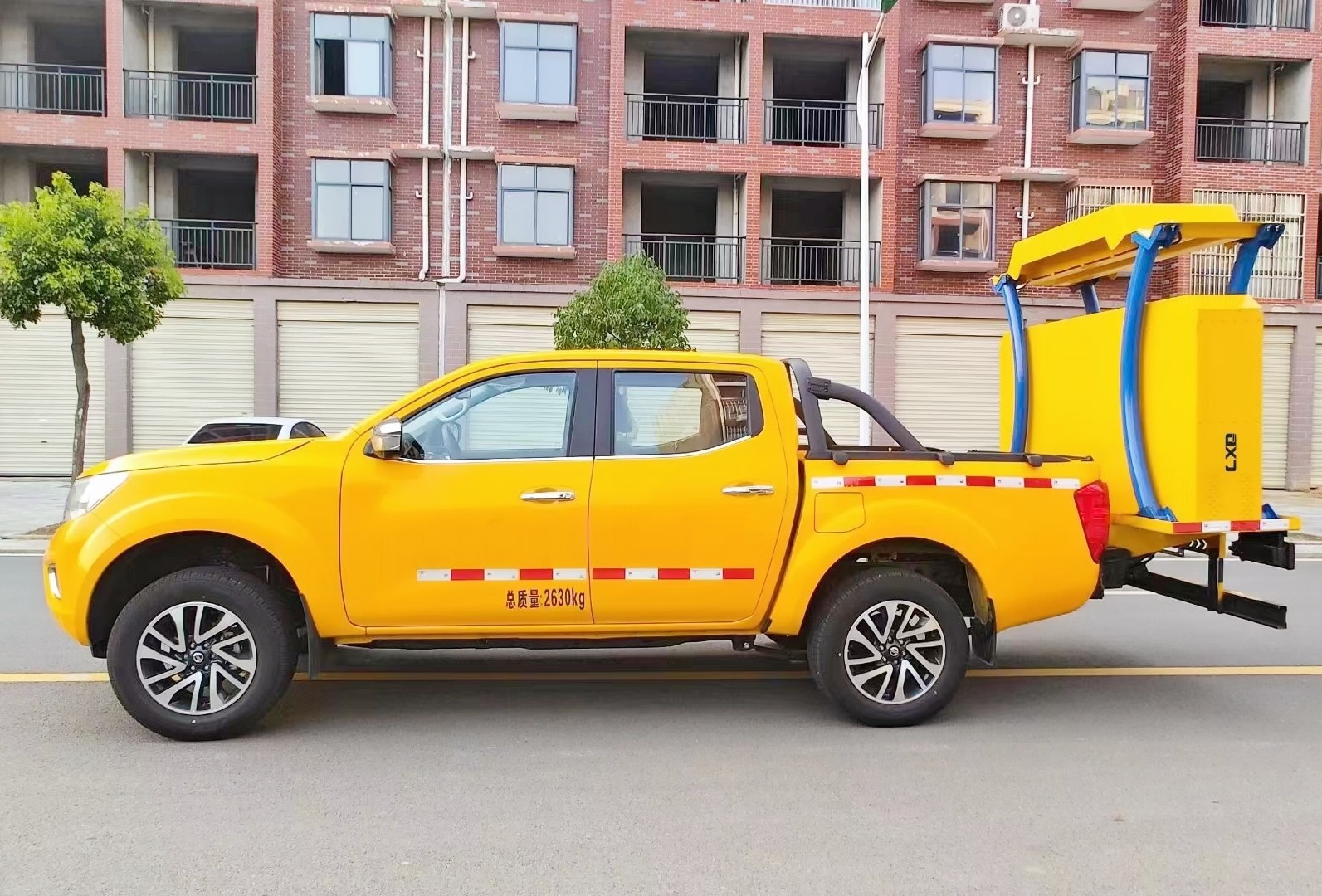 日產(chǎn)皮卡四驅(qū)防撞緩沖車70K